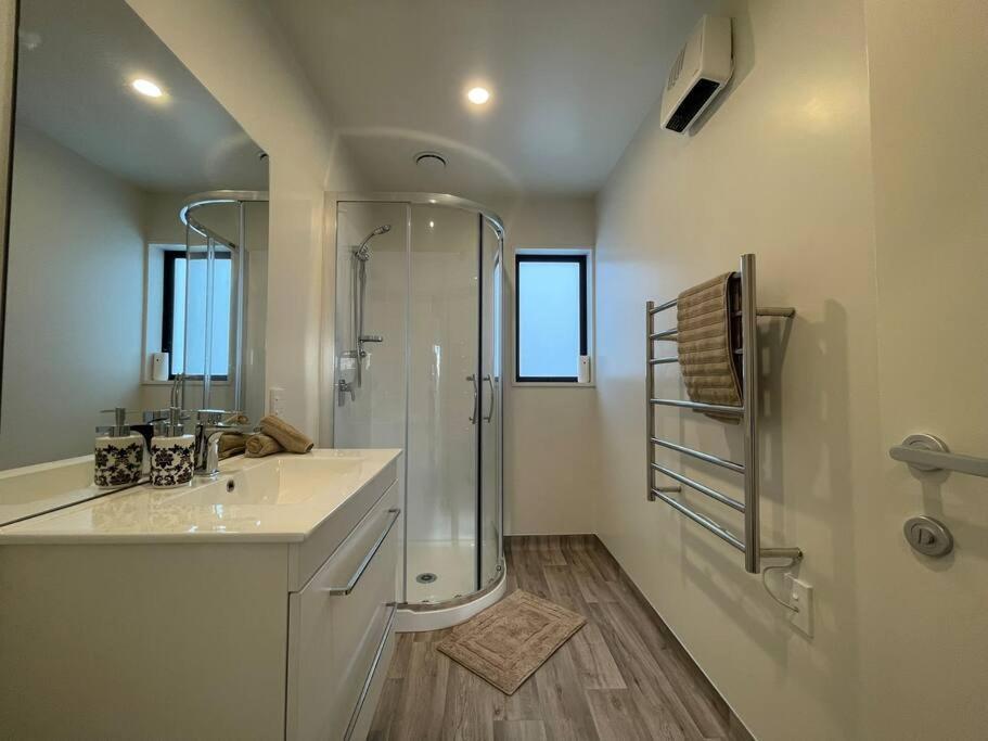 Cbd Luxury Parkside Living 2 Bedroom With Parking ไครสต์เชิร์ช ภายนอก รูปภาพ