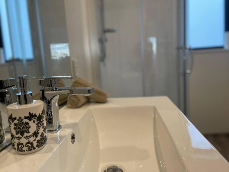 Cbd Luxury Parkside Living 2 Bedroom With Parking ไครสต์เชิร์ช ภายนอก รูปภาพ
